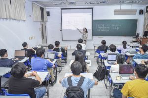 臺師大玉山學者暨物理系講座教授葉乃裳的課程，吸引臺灣大學、中央大學碩博生、中研院研究人員來修課。